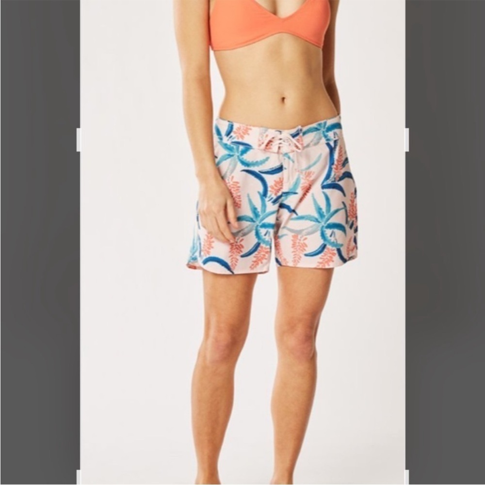 EXCELLENT CONDITION WOMEN’S SIZE 10 CARVE DESIGNS 11” BOARD SHORTS